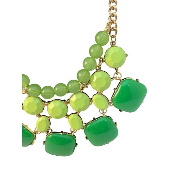 Vintage Green Layered Lucite Statement Bib Necklace Gold Chain (1846) - Picture 4 of 5